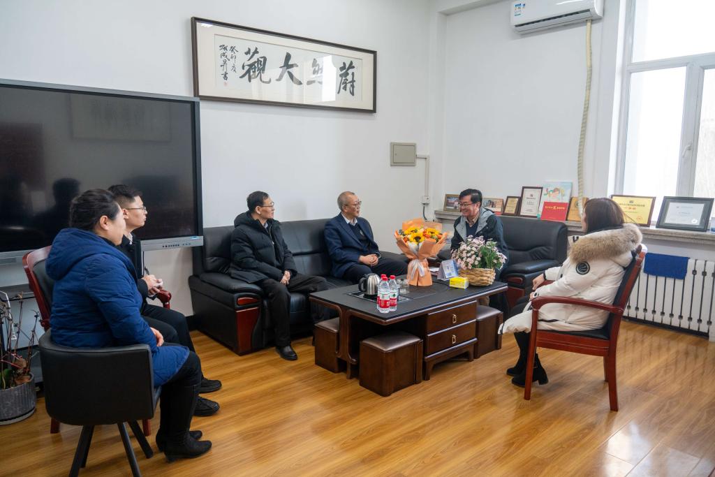 党委书记赵琳春节前夕走访慰问专家人才代表